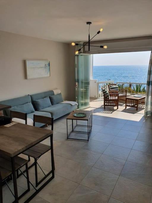 Front Mer - Sublime Appartement Moderne Et Confortable เอสเตโปนา ภายนอก รูปภาพ