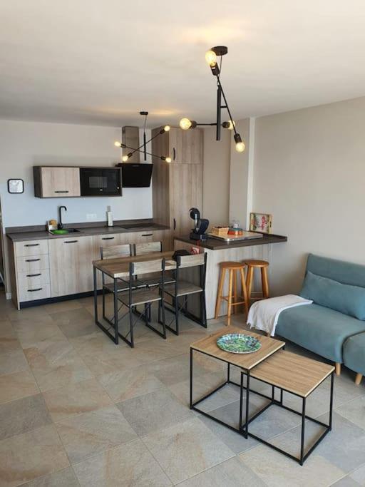 Front Mer - Sublime Appartement Moderne Et Confortable เอสเตโปนา ภายนอก รูปภาพ