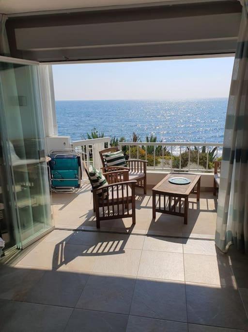 Front Mer - Sublime Appartement Moderne Et Confortable เอสเตโปนา ภายนอก รูปภาพ
