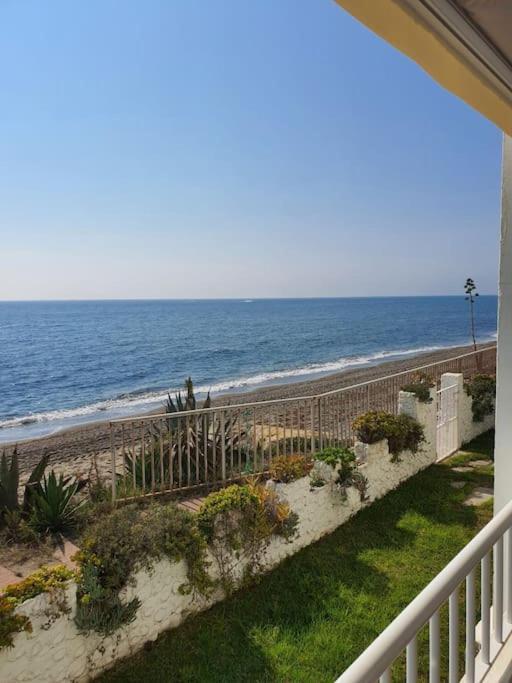 Front Mer - Sublime Appartement Moderne Et Confortable เอสเตโปนา ภายนอก รูปภาพ