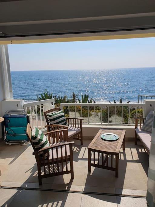 Front Mer - Sublime Appartement Moderne Et Confortable เอสเตโปนา ภายนอก รูปภาพ